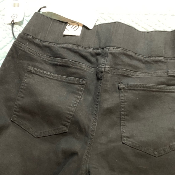 Black stretch pull on jean/jegging - Picture 2 of 6